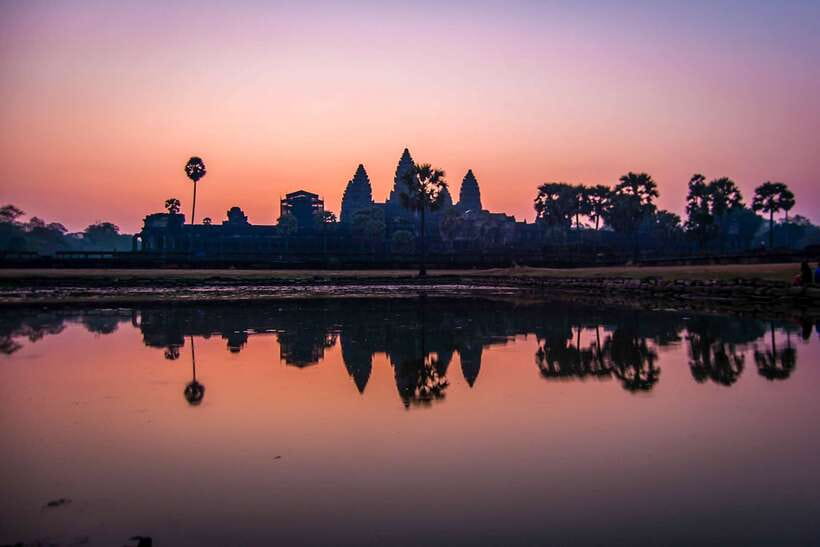 Angkor Wat: Highlights and Sunrise Guided Tour - A short break at Srah Srang