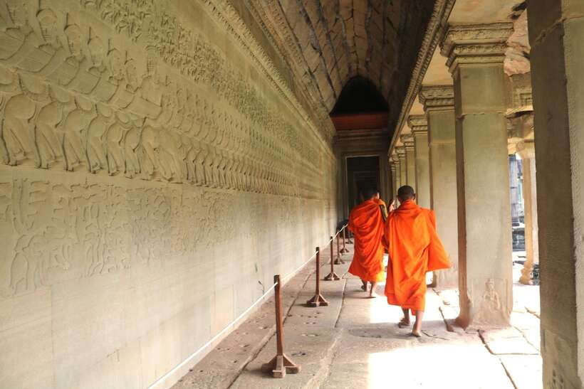Angkor Wat: Highlights and Sunrise Guided Tour - Angkor Thom and the Bayon faces