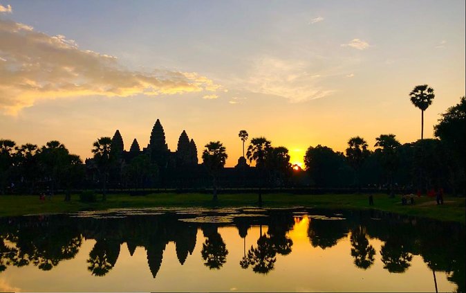 Angkor Wat Highlights and Sunrise Guided Tour from Siem Reap - Angkor Thom explains the scale of the old capital