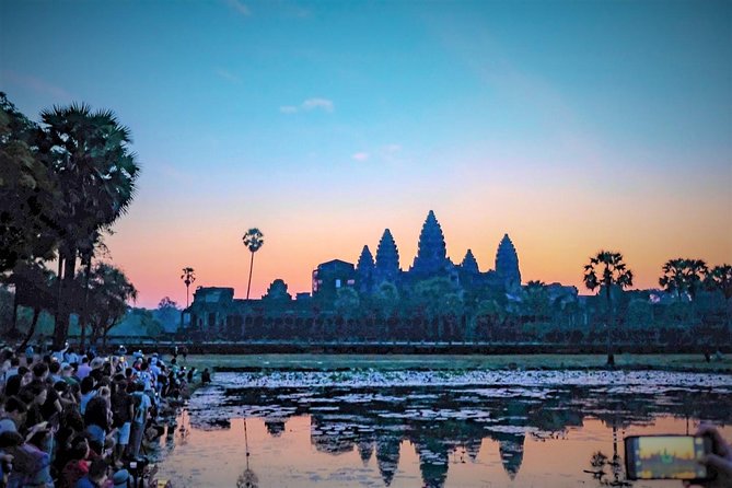Angkor Wat Highlights and Sunrise Guided Tour from Siem Reap - Srah Srang is a useful breakfast pause