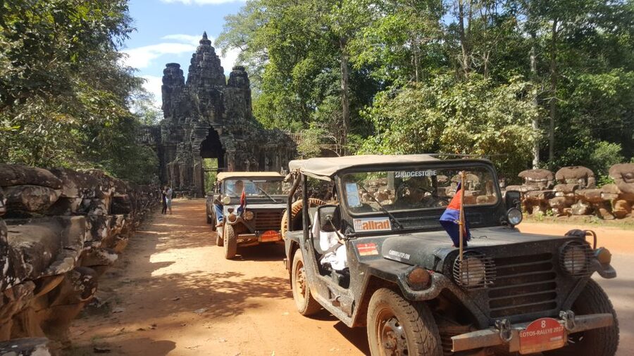 Angkor Wat in a vintage Jeep with driver - jeep rental - Key points at a glance