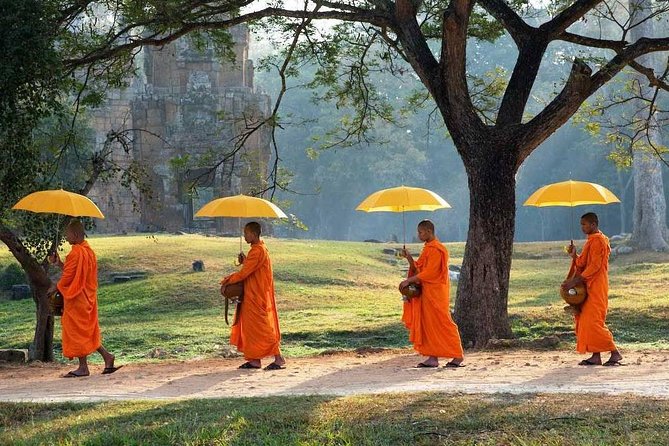 Angkor Wat Small-Group Exploration with Expert Guide - Tuk-tuk or minivan, with water that matters