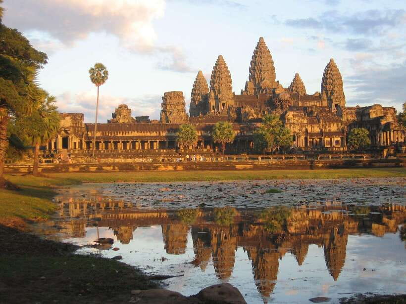 Angkor Wat: Small-Group Tour with Balloon Ride and Lunch - Starting from Siem Reap and buying the Angkor Pass