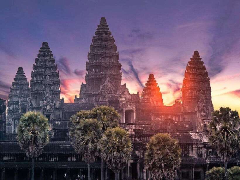 Angkor Wat Small Tour Sunrise With Private Tuk Tuk - Sunrise at Angkor Wat Requires a Very Early Start