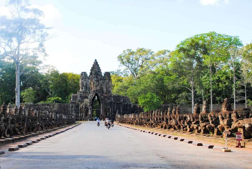 Angkor Wat Small Tour Sunrise With Private Tuk Tuk - Ta Prohm Adds a Strong Change of Atmosphere