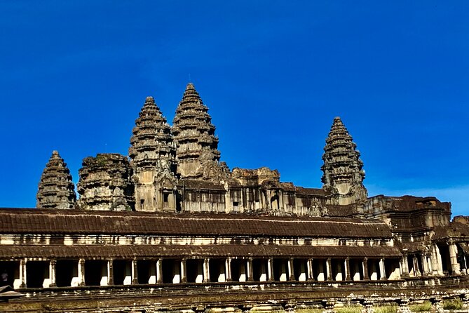 Angkor Wat Sunrise and Angkor Thom Sunset Tour - Banteay Kdei offers a quieter one-hour stop