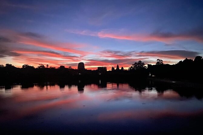 Angkor Wat Sunrise and Angkor Thom Sunset Tour - Angkor Wat at 4:30 am: beautiful, busy, and worth the effort
