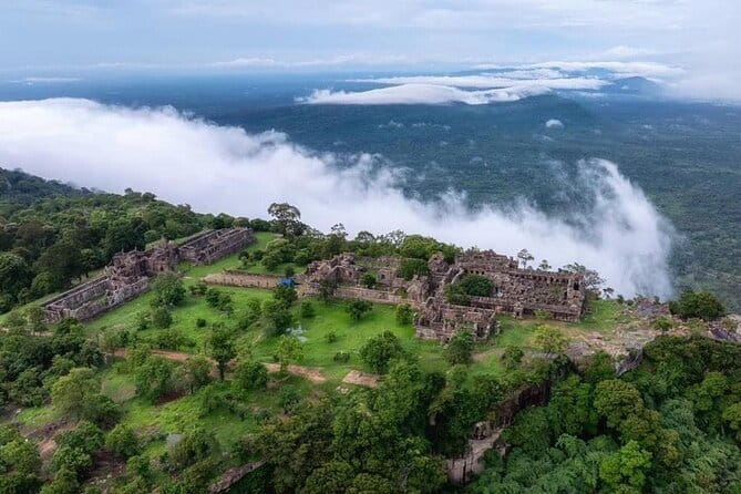 Angkor Wat Sunrise by Tuk Tuk – Personalized Private Tour - The Victory Gate makes a short but meaningful stop