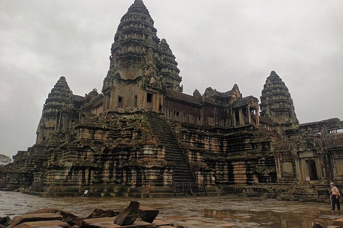 Angkor Wat Sunrise Experience – Ultimate 1-Day Guided Temple Tour - A guide who adds more than directions