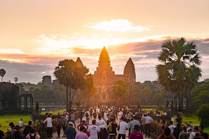 Angkor Wat Sunrise Guided Join-In Tour/Private Tour - What the guide adds to the morning