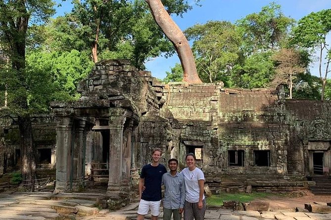 Angkor Wat: Sunrise or Sunset Tours with Tuk Tuk - Bayon Temple: faces, battles, and ordinary life