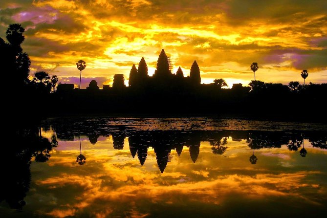 Angkor Wat Sunrise Private Tour by Tuk Tuk - Angkor Thom and the South Gate