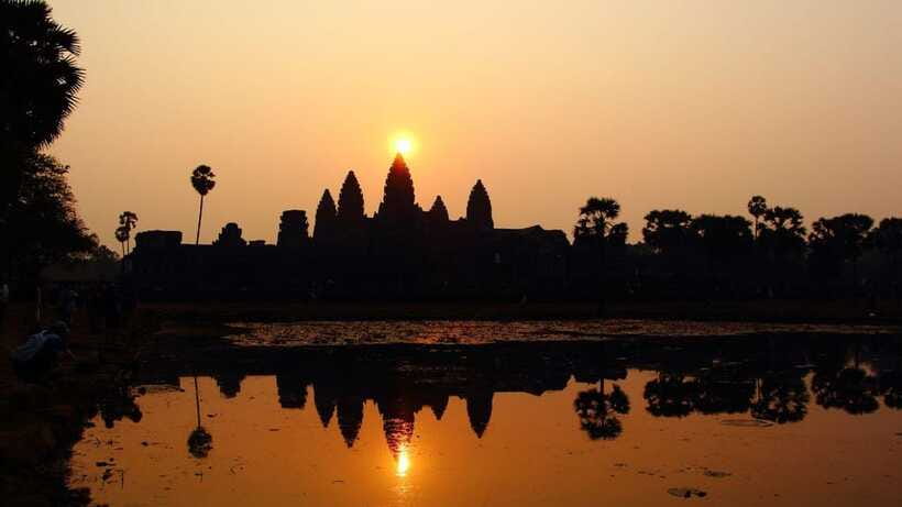 Angkor Wat: Sunrise: Ta Prohm and Bayon Temple Tour - Bayon’s forest of stone faces