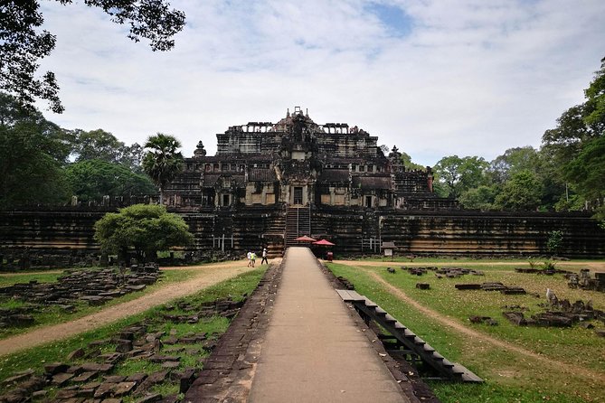 Angkor Wat Sunset Tour - The royal terraces tell a shorter story