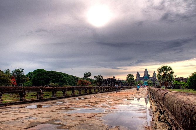 Angkor Wat Sunset Tour - Phnom Bakheng is the grand finale