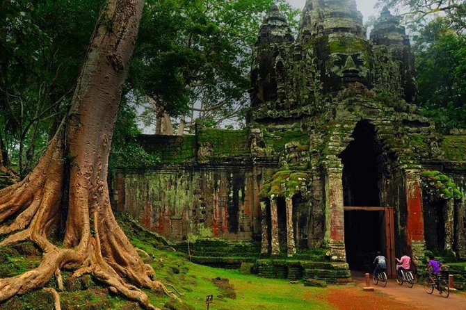 Angkor Wat Temples Tour with Entrance Ticket and Lunch - Bayon and the Stone Faces