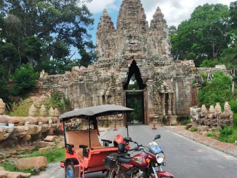 Angkor Wat Tour by Tuk-Tuk with English Speaking Driver - What the driver does, and what the guide adds