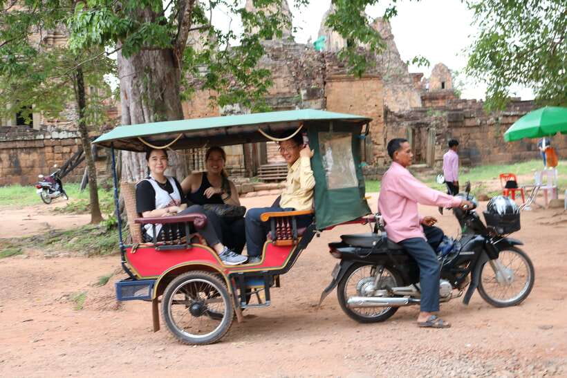 Angkor Wat: Tuk Tuk and Walking Tour - Bayon and the famous stone faces