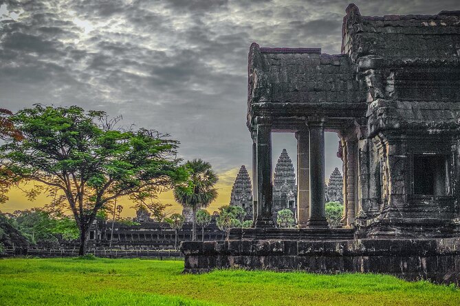 Angkor World Heritage with Sunrise - Small Group - Bayon and its famous stone faces