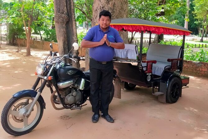 Apsara Dance Show with Dinner by Tuk-Tuk Roundtrip Transfer - What the village venue adds to the night