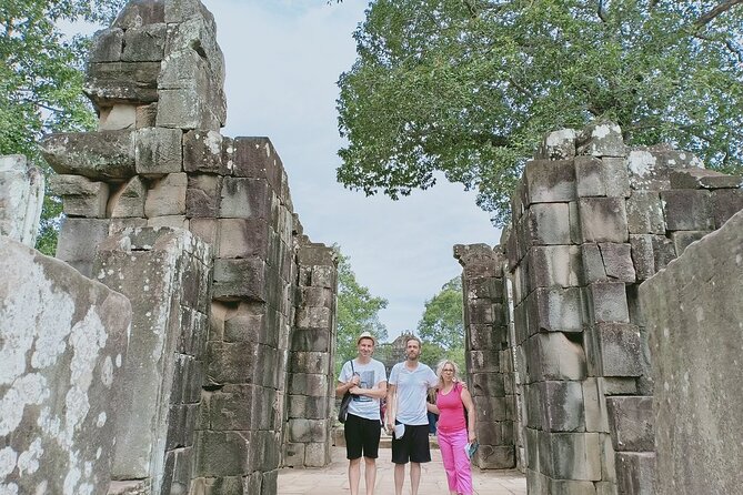 Banteay Srei and Grand Circuit Heritage Tour from Siem Reap - The vehicle and group size matter