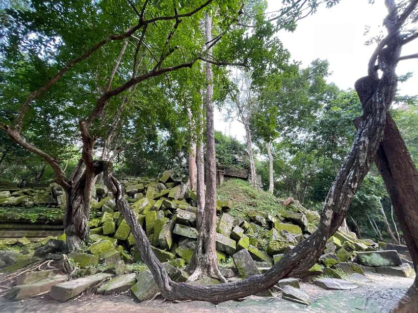 Banteay Srei, Kulen Waterfall & Beng Mealea Small-Group Tour - Poeng Ta Kho and the Kulen Mountain view