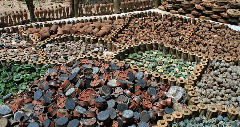 Bantey Srei, Kbal Spean and Landmine museum Private Tuk-Tuk - Banteay Srei and its remarkable pink stone