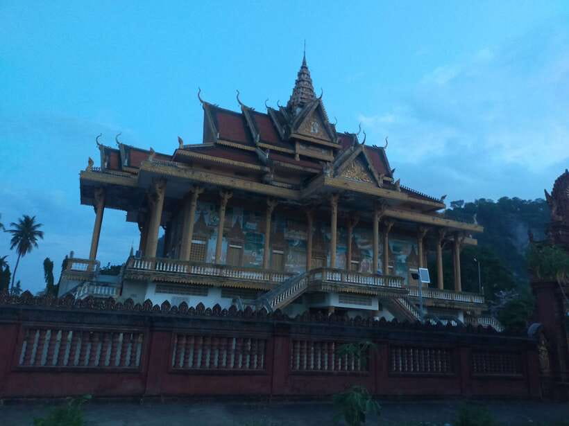 Battambang: Tuk-Tuk, Bamboo Train, Killing/Bat Caves, Sunset - The Bat Cave at sunset