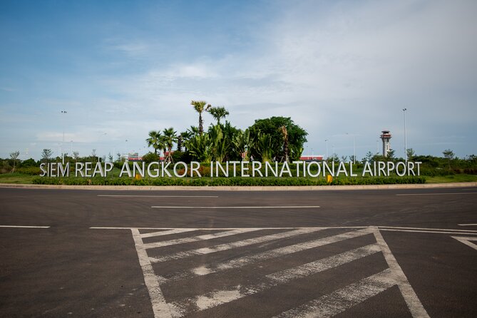 Cambodia Taxi Services 100% Private - Meeting Mom Mouey and getting local help