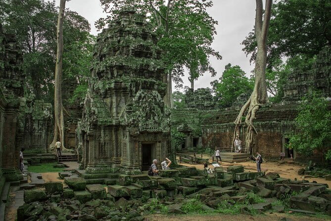 Classic Angkor Wat Sunrise Full Day Private Guide Tour - Angkor Wat at first light