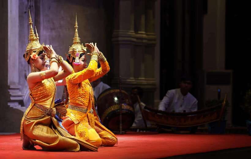 Dinner Show Apsara Dance, Pickup round trip included - The Khmer buffet: what is worth trying