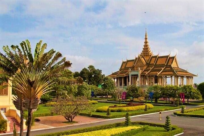 Discover Cambodia 8 Days from Siem Reap to Koh Trong -Phnom Penh - Day 6: Villages, pagodas, and the road to Phnom Penh