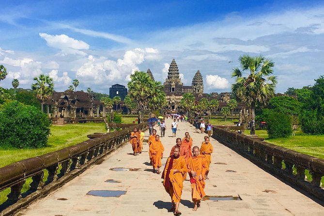 Discover Cambodia 8 Days from Siem Reap to Koh Trong -Phnom Penh - Day 7: Phnom Penh’s palace, market, and painful past