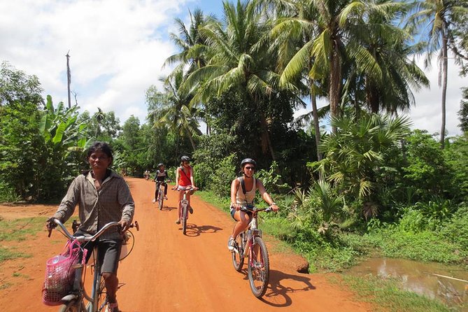 East Corner of Siem Reap - Roluos Group & Countryside - Lunch, coconut water, and the practical comforts