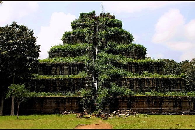 Explore Angkor Wat Sunrise Small Tour Private VIP Car - What the private VIP car adds to the day