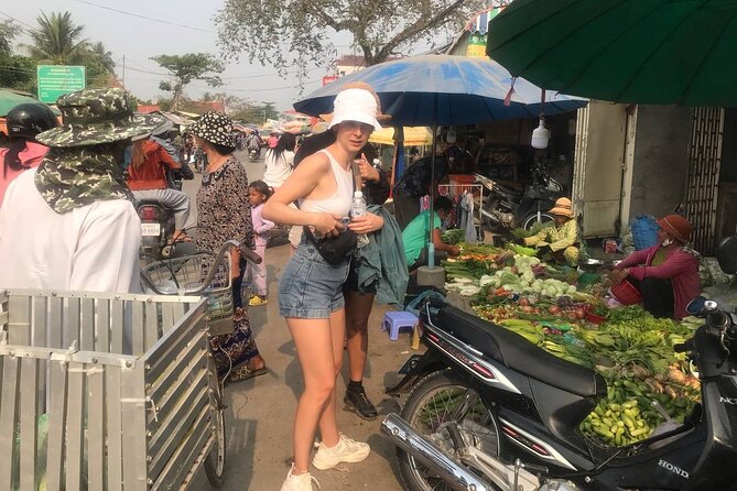Exploring Battambang History (Walking Tour) - The Chinese temple and Battambang’s many faiths