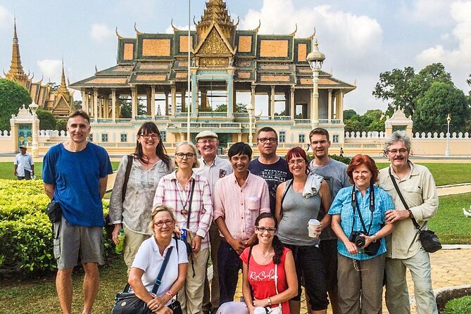 Exploring the Ancient Wonders of Angkor Wat with sunset backheng - The guide makes the difference