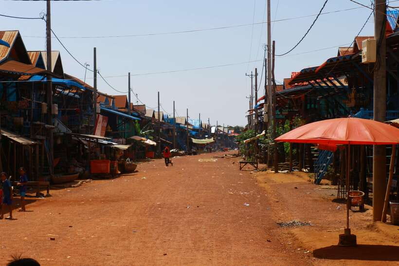 Exploring the Enchanting Kampong Phluk Floating Village - The guide can make or break the experience