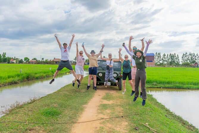Floating Village Sunset Boat & Jeep Tour - Inclusive Drinks - The guides are a major part of the experience