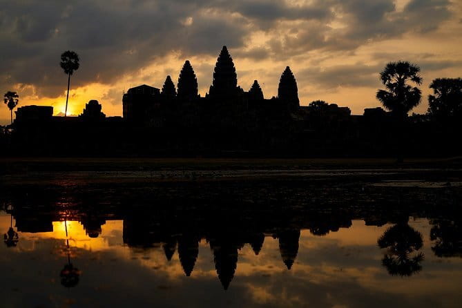 (Free eSim) Classic Angkor Wat Sunrise Full Day Tour - Transport, group size, and useful comforts