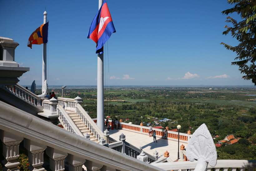 From Phnom Penh: Oudongk Mountain and Koh Chen Island Tour - Who should book this tour