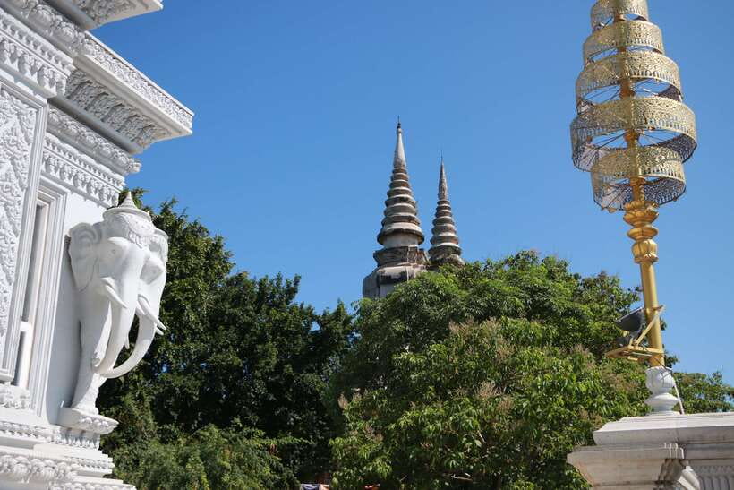 From Phnom Penh: Oudongk Mountain and Koh Chen Island Tour - The drive from Phnom Penh to the countryside