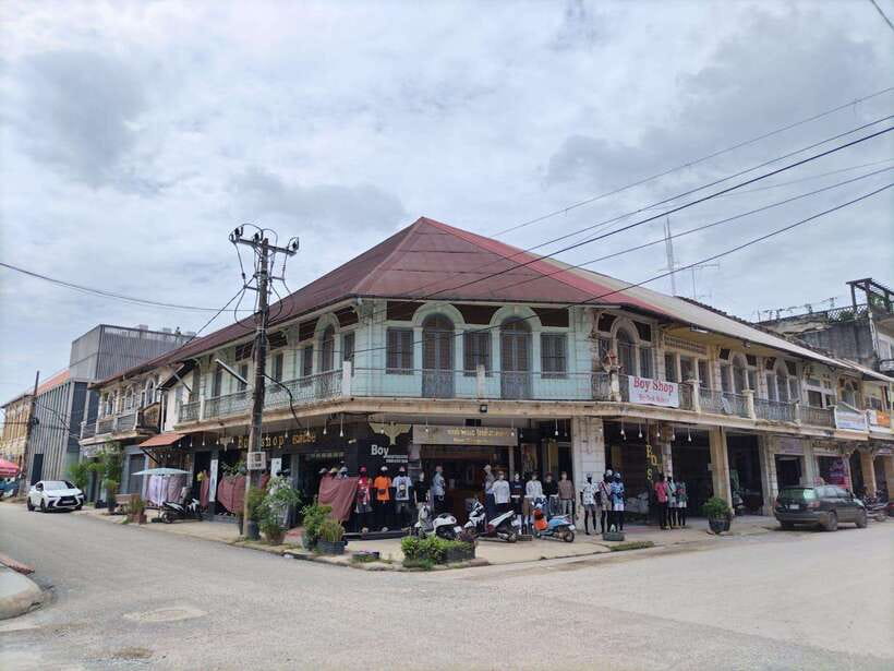 From Siem Reap: Battambang Day Trip Return or to Phnom Penh - Phnom Sampov: views, monkeys, and a temple hilltop