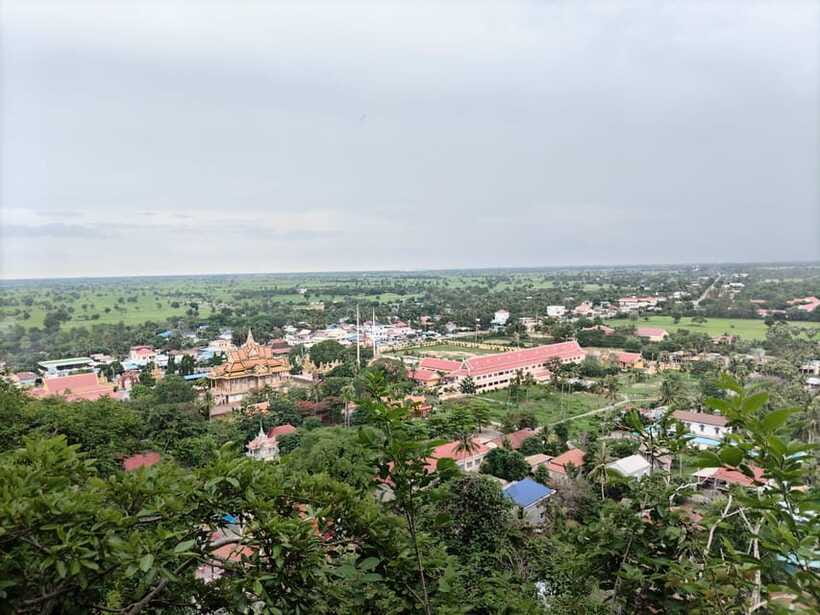 From Siem Reap: Battambang Day Trip Return or to Phnom Penh - Entering the Killing Cave with care