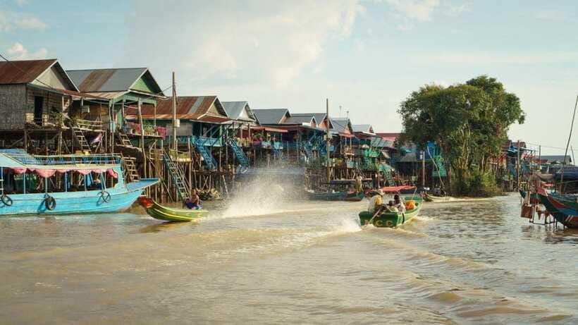 From Siem Reap: Kampong Phluk Floating Village Tour by Boat - The optional canoe through the flooded mangroves