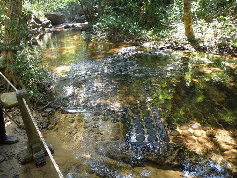 From Siem Reap: Small-Group Phnom Kulen Waterfall Day Tour - The River of a Thousand Lingas and ancient water rituals