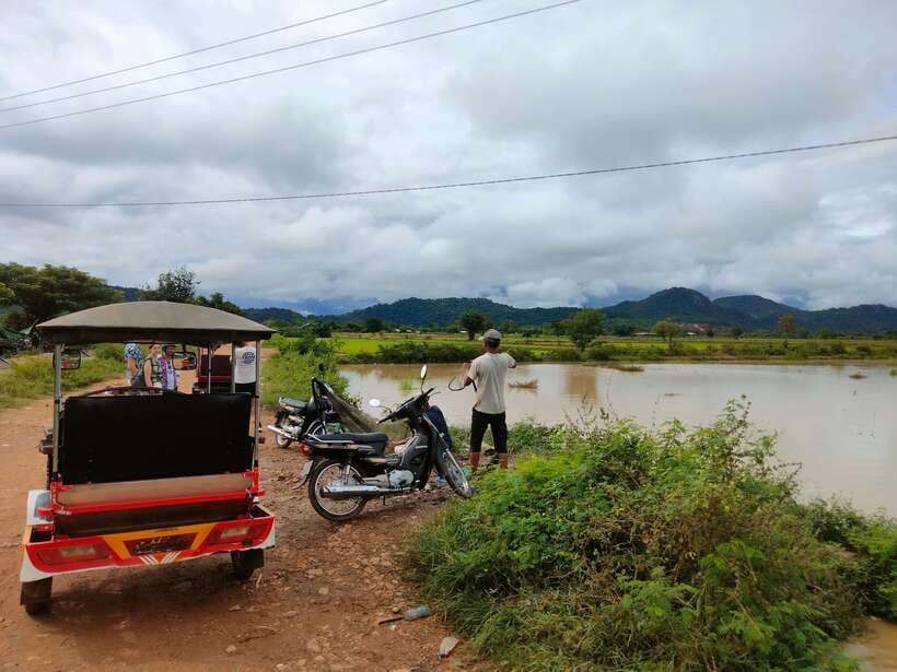 Full-day: Original bamboo train, Wat Banan, Phnom Sampov - Crossing the hanging bridge and visiting Kampong Pagoda