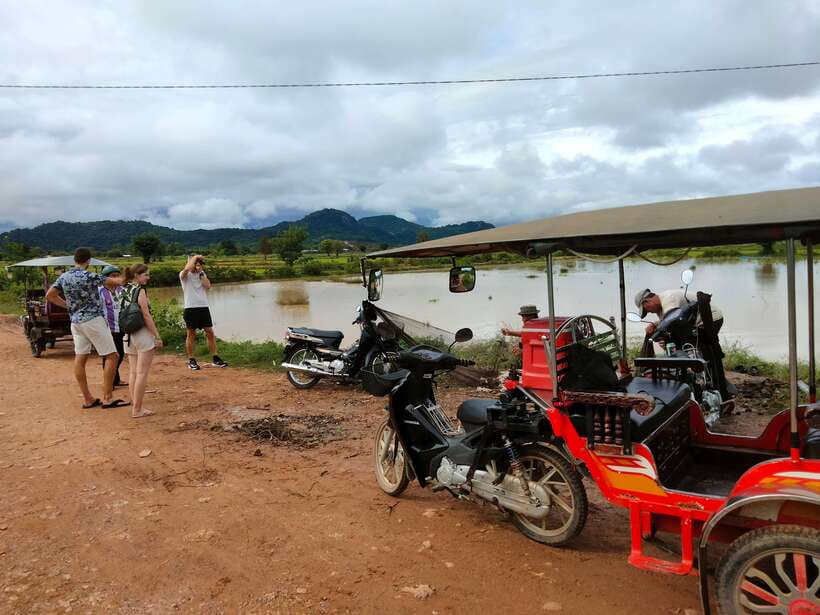 Full-day: Original bamboo train, Wat Banan, Phnom Sampov - Cham and Javanese villages, with local snacks