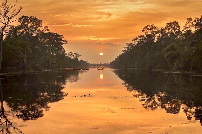 Full-day Private VIP Tour to Angkor Complex - Takeo brings a stark pyramid shape