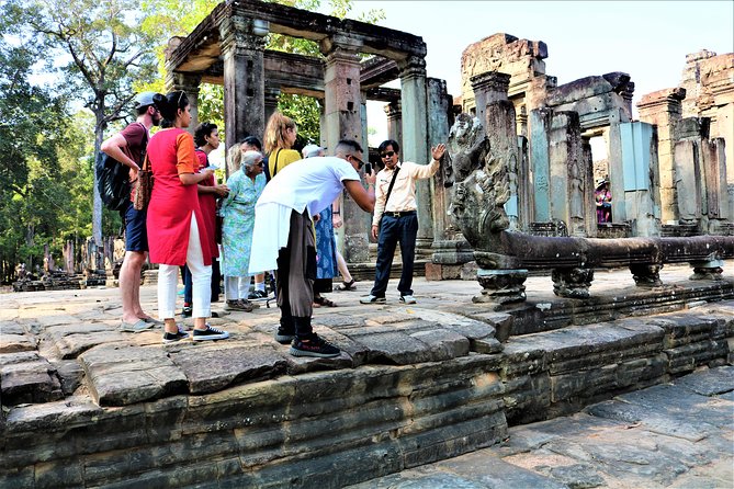 Full Day Temples Explorer - Small Group - What the guide and group format add
